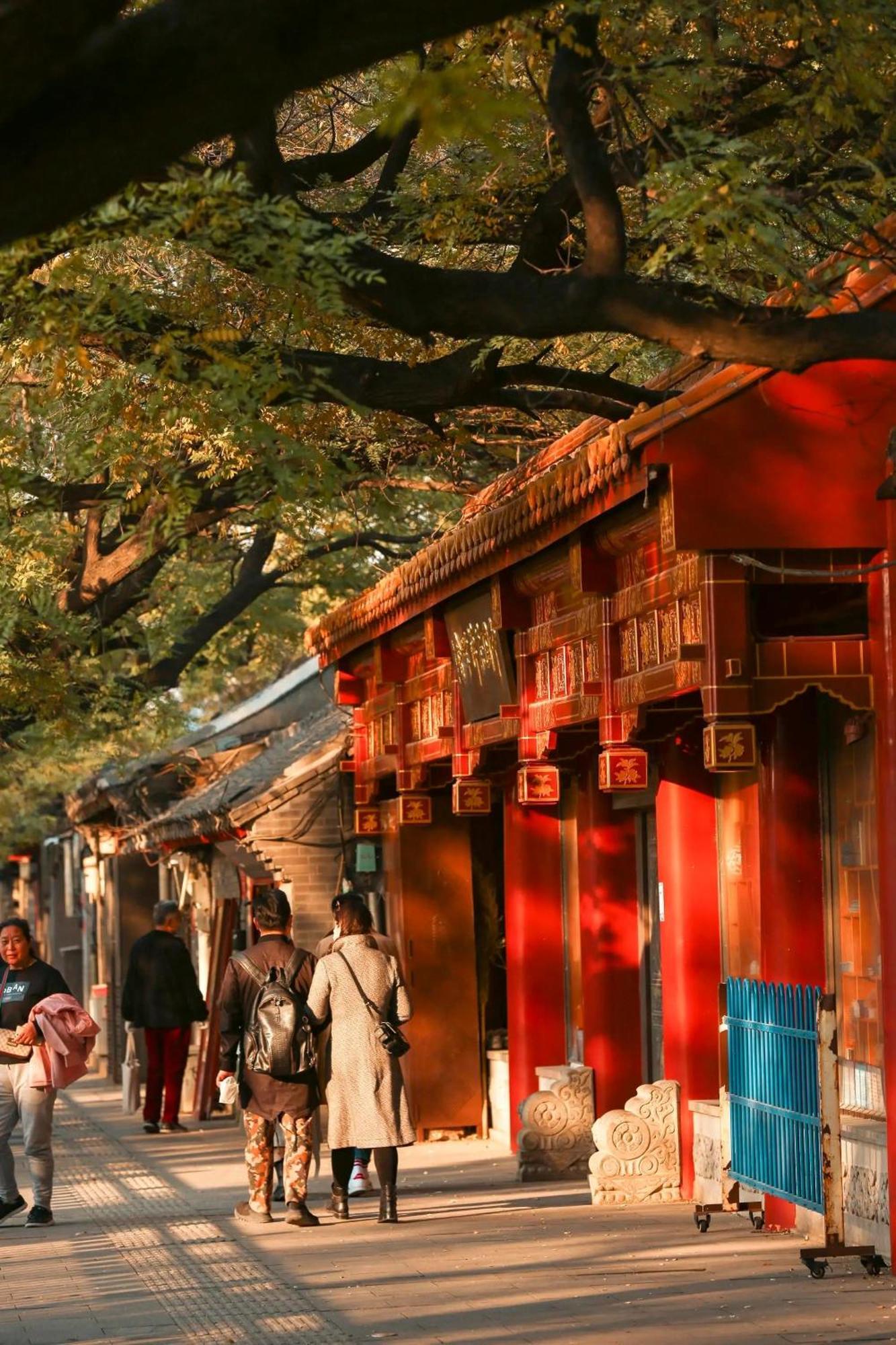 East Sacred Hotel--Very Near Beijing Tiananmen Square ,The Forbidden City,The Temple Of Heaven ,3 Minutes' Walk To Wangfujing Subway ,Located In The Center Of Beijing, Many Shopping Malls Around,Newly Renovated Hotel-Able To Receive Foreign Guests Exterior foto The temple's main entrance
