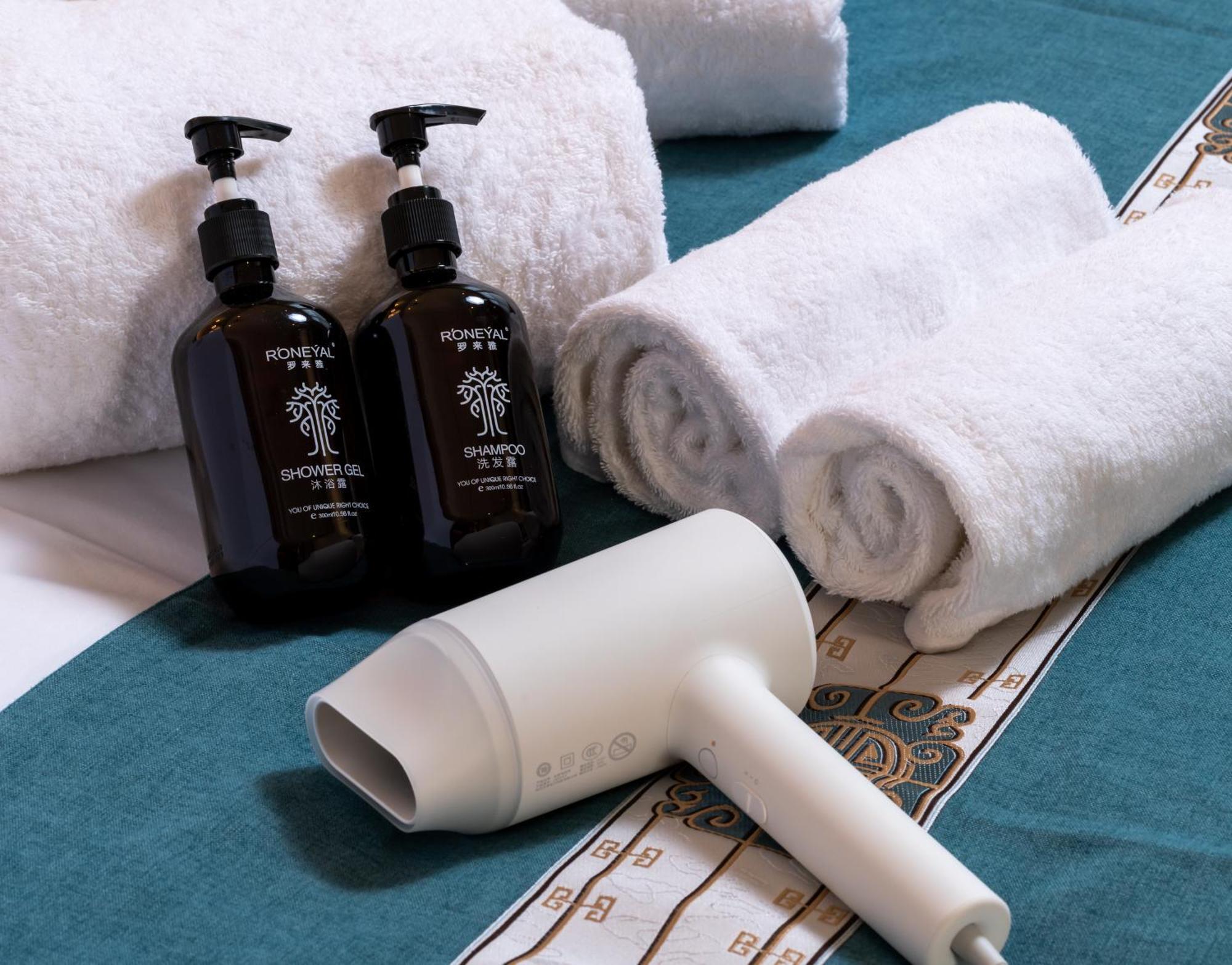 East Sacred Hotel--Very Near Beijing Tiananmen Square ,The Forbidden City,The Temple Of Heaven ,3 Minutes' Walk To Wangfujing Subway ,Located In The Center Of Beijing, Many Shopping Malls Around,Newly Renovated Hotel-Able To Receive Foreign Guests Exterior foto A hair dryer