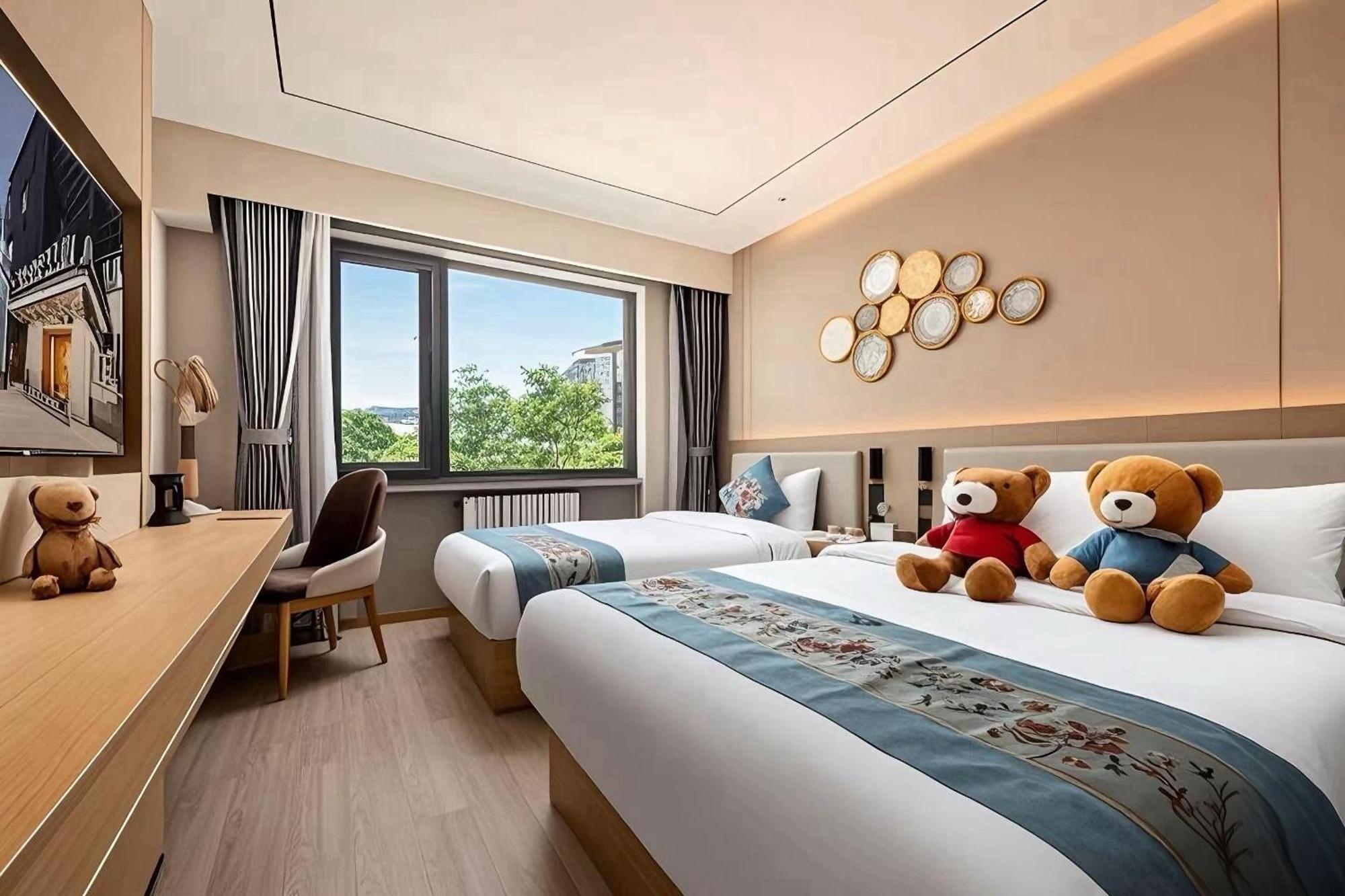 East Sacred Hotel--Very Near Beijing Tiananmen Square ,The Forbidden City,The Temple Of Heaven ,3 Minutes' Walk To Wangfujing Subway ,Located In The Center Of Beijing, Many Shopping Malls Around,Newly Renovated Hotel-Able To Receive Foreign Guests Exterior foto Deluxe Room